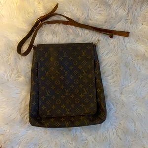Louis Vuitton Salsa Musette GM Crossbody bag.